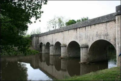 Cette commune du d&eacute;partement du Loir-et-Cher, au sud de Blois, aux limites de la Touraine et de la Sologne, c'est ...