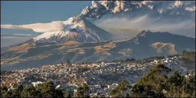 Laquelle de ces villes est la seule capitale au monde &agrave; &ecirc;tre construite sur les flancs d'un volcan actif ?