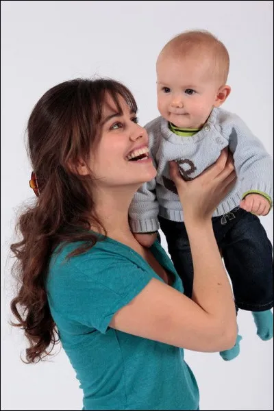 En début de série, de qui est amoureuse Clem ?