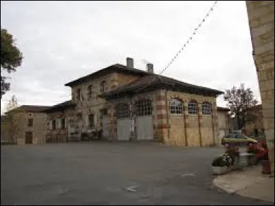 Petit tour dans le Quercy, &agrave; Montcabrier. Commune de l'arrondissement de Cahors, elle se situe dans le d&eacute;partement ...