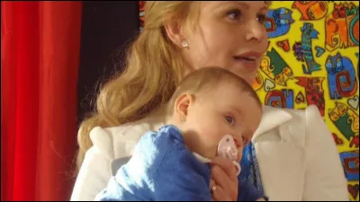 Qui est dans les bras de Marie-France ?