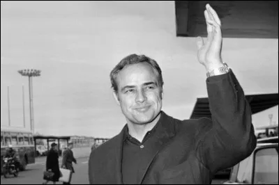 Cet acteur am&eacute;ricain, qui a jou&eacute; dans "Un tramway nomm&eacute; d&eacute;sir", "Sur les quais", "Le Bal des maudits", "La Poursuite impitoyable", "Le Parrain", se pr&eacute;nomme ...