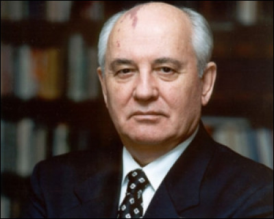 Cet homme politique, arrivé à la tête de l'URSS en 1985, a tenté de réformer en profondeur le pays, avec la "Perestroïka". Il a dû démissionner en décembre 1991. Il se prénomme ...