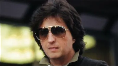 Ce cin&eacute;aste am&eacute;ricain, qui a r&eacute;alis&eacute; "Voyage au bout de l'enfer", "La Porte du paradis", "L'Ann&eacute;e du dragon", c'est ... Cimino.