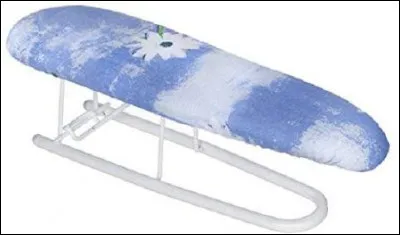 Dans le mouvement de scoutisme, les Guides de France, quel nom porte une jeune fille de 8 à 11 ans ?