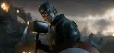 Que dit Thor quand Captain America soulève son marteau ?