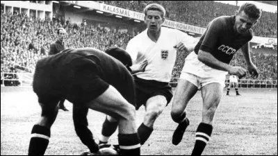 Avec quel joueur Zinedine Zidane, Pelé et Paul Breitner sont-ils les seuls joueurs a avoir marqué dans 2 finales de Coupe du monde ?