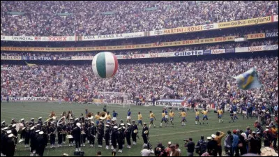 Avec quelle équipe le Brésil est-il allé en finale 3 fois d'affilée dans l'histoire de la Coupe du monde ?