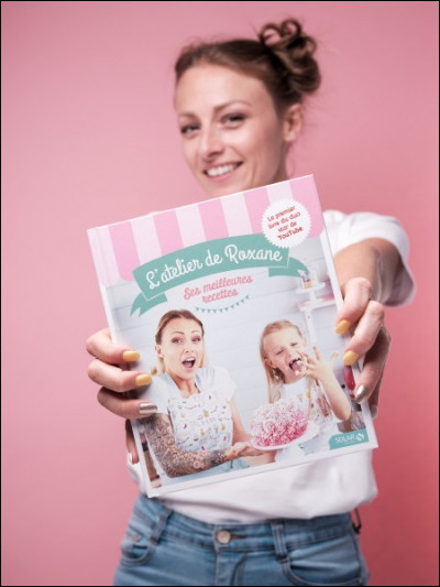 Elle a sorti 2 livres de recettes.