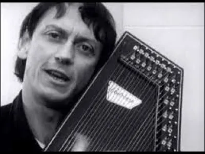 Complétez les paroles de ''Petit garçon'' de Greame Allwright : 

''Tes yeux se voilent
Écoute les étoiles
Tout est calme, reposé
Entends-tu les clochettes ------------------ ? ''