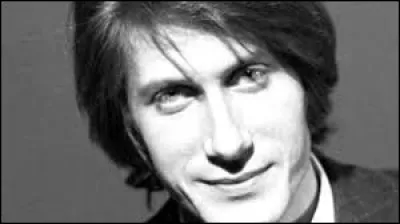 Quelle proposition n'est pas dans ''Il est 5 heures'' de Jacques Dutronc ?