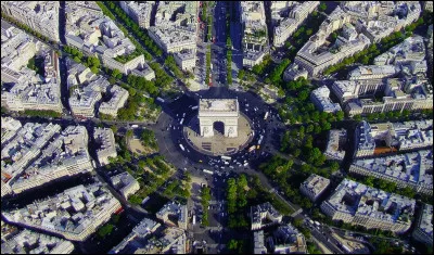 Quel est l'autre nom de la place de l'Étoile à Paris ?