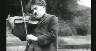 Parmi ces chanteurs, lequel n'a jamais interprété une chanson issue d'un des films de Charlie Chaplin ?