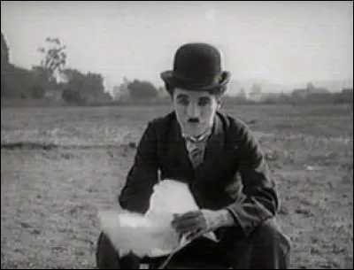 Pour finir sur la vie de ce génie du cinéma : quelle anecdote sur Chaplin est fausse ?