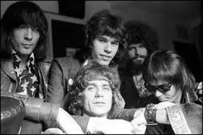 Complétez les paroles de ''Born to Be Wild'', chanson des Steppenwolf qu'on peut entendre dans le film ''Easy Riders''.

''I like smoke and lightning
------------------- thunder
Racin' with the wind''