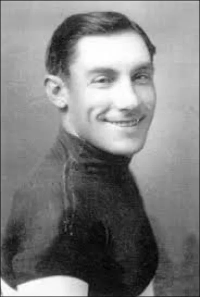 Considéré comme le premier Campionissimo, il a été champion d'Italie à neuf reprises, de 1913 à 1925 sans interruption, vainqueur de deux Tours d'Italie et de six Milan-San Remo. C'est ...