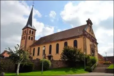 Nous sommes dans le Grand-Est devant l'&eacute;glise Saint-Michel de Niederschaeffolsheim. Commune ayant le plus long toponyme sans tiret, elle se situe dans le d&eacute;partement ...