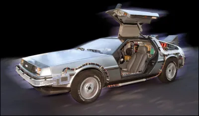Quel est le nom de la voiture utilisée pour voyager dans le temps, dans le film ?