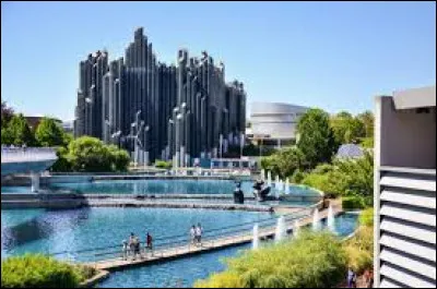 Où se situe le Futuroscope ?