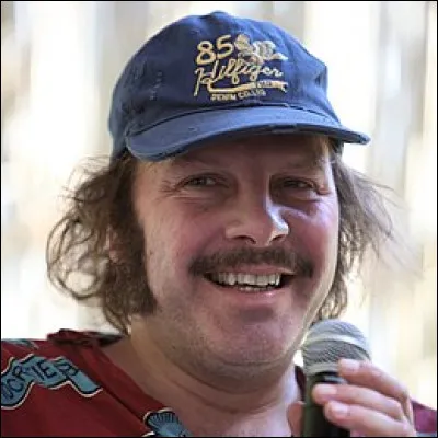 Qui est ce Philippe, auteur-compositeur-interprète, acteur, réalisateur et écrivain ?