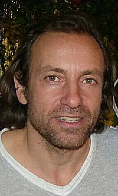 Qui est ce Philippe, ancien patineur artistique, animateur, chroniqueur et consultant sportif ?