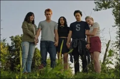 Dans l'épisode 1 de la saison 4, à quel acteur rendons-nous hommage ?