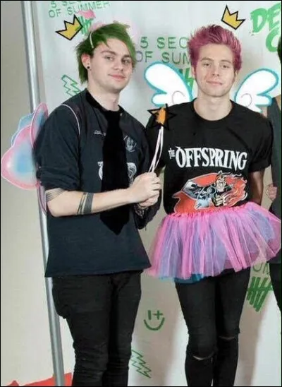 Qui a écrit "Ghost Of You" ?