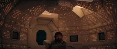 Comment s'appelle l'ordinateur de bord du Nostromo dans "Alien, le huitième passager" ?