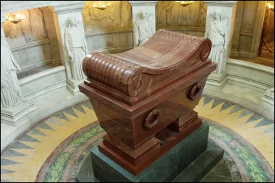 En quelle année les cendres de Napoléon Bonaparte ont-elles été ramenées en France ?