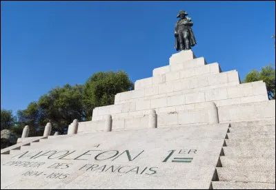 En quelle année la famille de Napoléon Bonaparte est-elle chassée de Corse ?