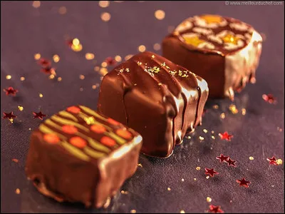 De quel pays, le mont Afadzato, 885 m, est-il le point culminant ?