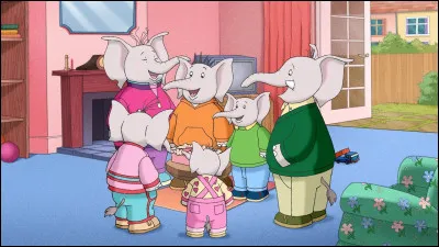 Comment s'appelle le bébé avec une salopette rose ?