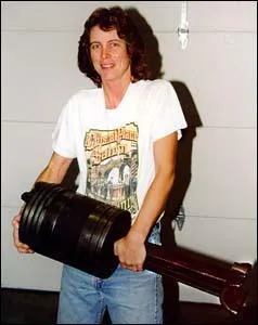 Puisqu'on parle de l'anatomie des pistons Comment appelle-t-on la partie antrieure ?