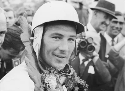Ce pilote automobile anglais, considéré comme l'un des meilleurs, quatre fois vice-champion du monde, de 1955 à 1958, surnommé le "champion sans couronne", c'est ... Moss.