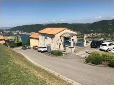 Commune d'Auvergne-Rhône-Alpes, dans l'arrondissement de Tournon-sur-Rhône, Ozon se situe dans le département ...