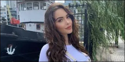 Qui a connu le buzz avec son « Allô ! Non, mais allô quoi ! T'es une fille, t'as pas d'shampooing ? Allô, allô ! J'sais pas, vous m'recevez ? T'es une fille, t'as pas d'shampooing ! C'est comme si j'te dis : t'es une fille, t'as pas d'cheveux ! ».