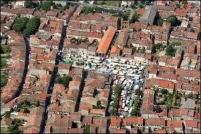 Cette petite ville de Haute-Garonne, peuplée de 4300 habitants, située en bordure du canal du midi près du seuil de Naurouze, c'est ...