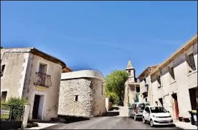 Nous terminons cette balade à Vailhauquès. Ville Héraultaise, elle se situe en région ...
