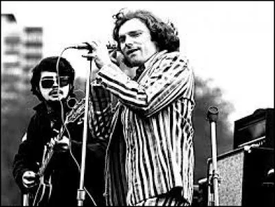 Van Morrison qui chantait ''Brown Eyed Girl'' est originaire de Belfast. Quel groupe a chanté une chanson intitulée ''Belfast'' ?