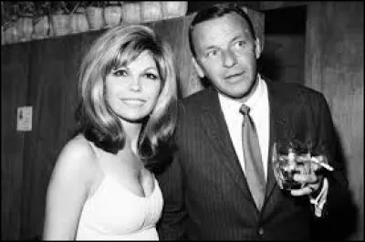Quel est le lien de parenté entre Frank et Nancy Sinatra qui chantent en duo ''Somethin' Stupid'' ?