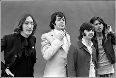 ''The Fool on the Hill'' est un titre des Beatles. Qui a écrit ''L'Idiot'' ?