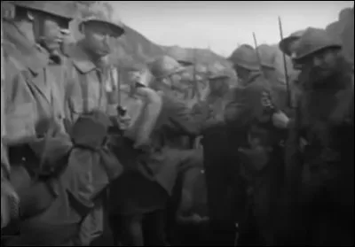 1957-1975 > 18 ans de censure pour "Les sentiers de la gloire", un film de ... avec ... dans le rôle principal. De quelle guerre s'agissait-il ?