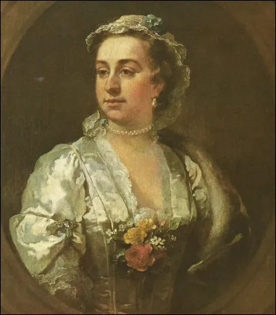 Dans quelle ville de 6 444 habitants, en 2014, peut-on visiter 320 monuments sur 55 hectares ?