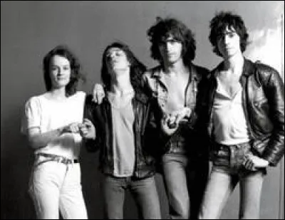 Complétez le titre de cette chanson : "Un autre...