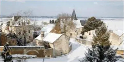 Voici une vue hivernale de Pouançay. Village Viennois, dans le parc naturel régional Loire-Anjou-Touraine, il se situe dans l'ancienne et la nouvelle région ...