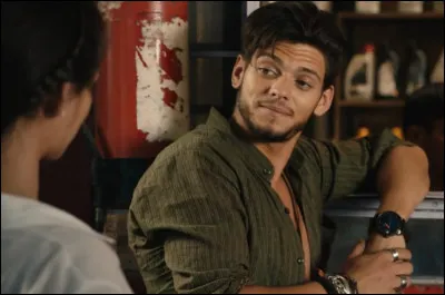 Qui joue le rôle de Ravi ?