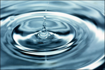 Quel produit nécessite 33 000 litres d'eau pour être fabriqué ?