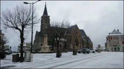 Voici une vue de Quarré-les-Tombes (et de son église Saint-Georges) sous la neige. Village de Bourgogne-Franche-Comté, dans le parc naturel régional du Morvan, il se situe dans le département ...