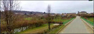 Nous voici sur la route menant à Quincy-Landzécourt. Village de Lorraine gaumaise, à la frontière belge, il se situe dans le département ...