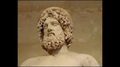 Comment se nomme la mère d'Esculape ?